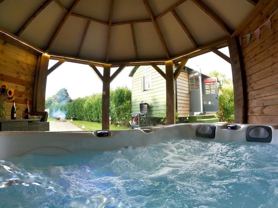 Romantic Retreat - Luxury Shepherds Hut + Hot Tub! Камборн Экстерьер фото